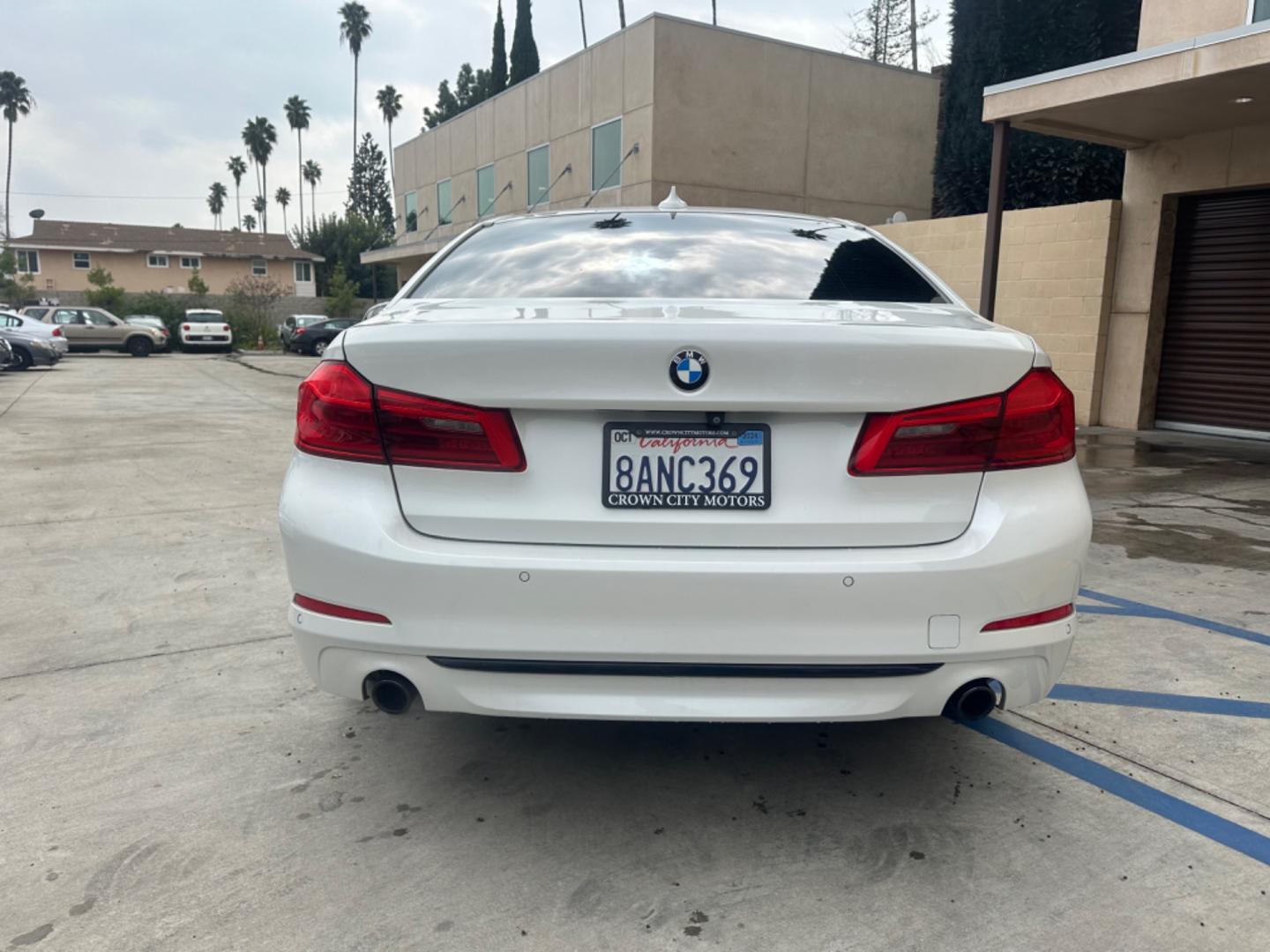 2018 WHITE /Black BMW 5-Series leather (WBAJA5C59JW) with an 2.0 Turbo engine, Automatic transmission, located at 30 S. Berkeley Avenue, Pasadena, CA, 91107, (626) 248-7567, 34.145447, -118.109398 - Low Miles!! Step into the world of luxury and innovation with our 2018 BMW 5-Series 530i, now available at our Buy Here Pay Here (BHPH) dealership in Pasadena, CA. Tailored for car enthusiasts in Altadena CA, Glendale CA, Los Angeles CA, and throughout LA County, this prestigious pre-owned BMW 530 - Photo#4